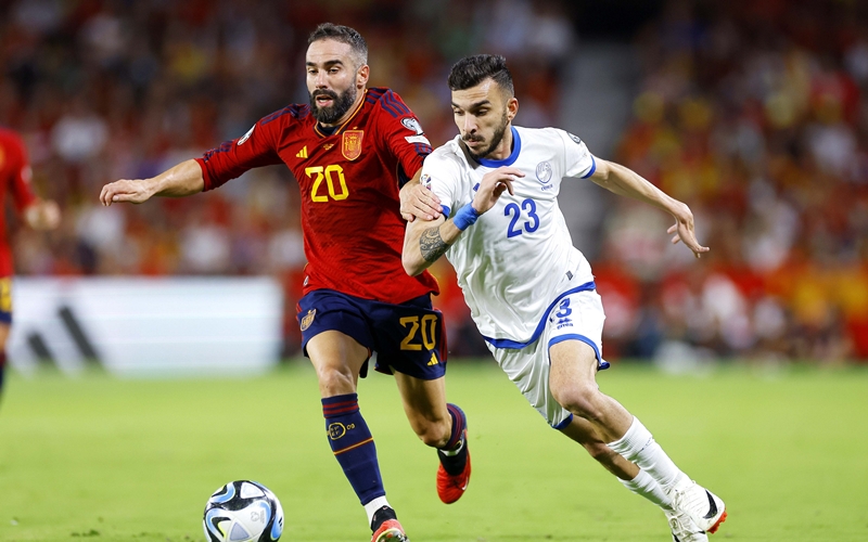 Σοβαρή καταγγελία από διερμηνέα για Καρβαχάλ: «Μου ζήτησε να πω σε σερβιτόρα ότι θέλει να βάλει...»