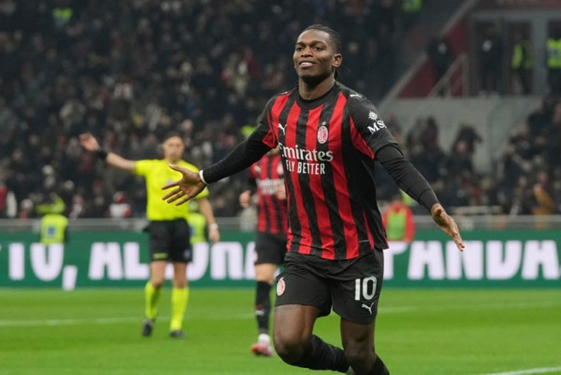 Ο Λεάο και η τύχη γλίτωσαν το κάζο ολκής για τη Μίλαν - Έχασε την ευκαιρία για να... ξεφύγει η Κρεμονέζε