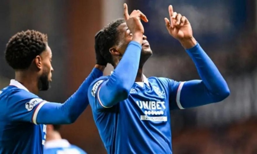 «Λύγισε» τη Χιμπέρνιαν κι απειλεί τη Σέλτικ η Ρέιντζερς