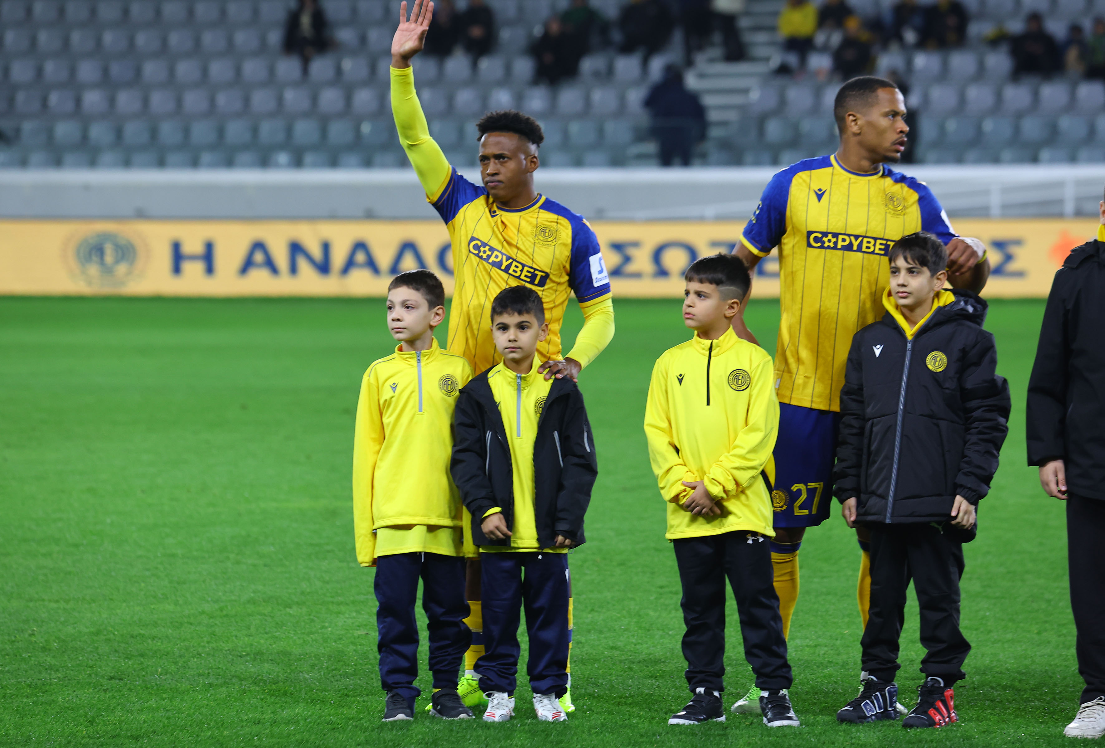 «Χαζή» κίτρινη και… ΧΑΝΕΙ ματς!