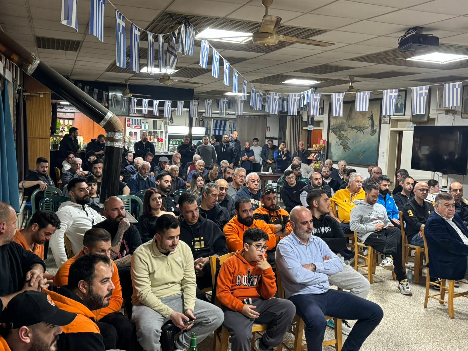 Συνάντηση και μετά μεγάλη οικονομική εισφορά από οργανωμένους ΑΠΟΕΛίστες Κοκκινοτριμυθιάς!