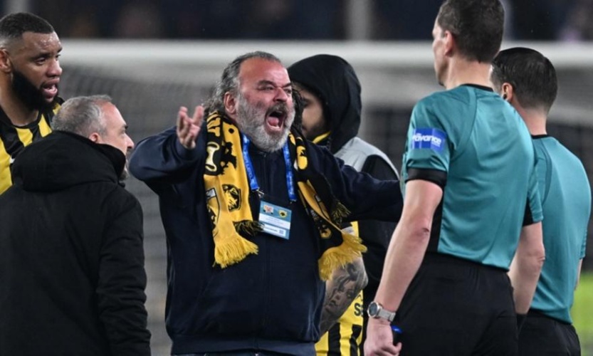 Έξω φρενών ο Ηλιόπουλος μπήκε στο γήπεδο και διαμαρτυρήθηκε στους διαιτητές! (ΦΩΤΟΓΡΑΦΙΕΣ)