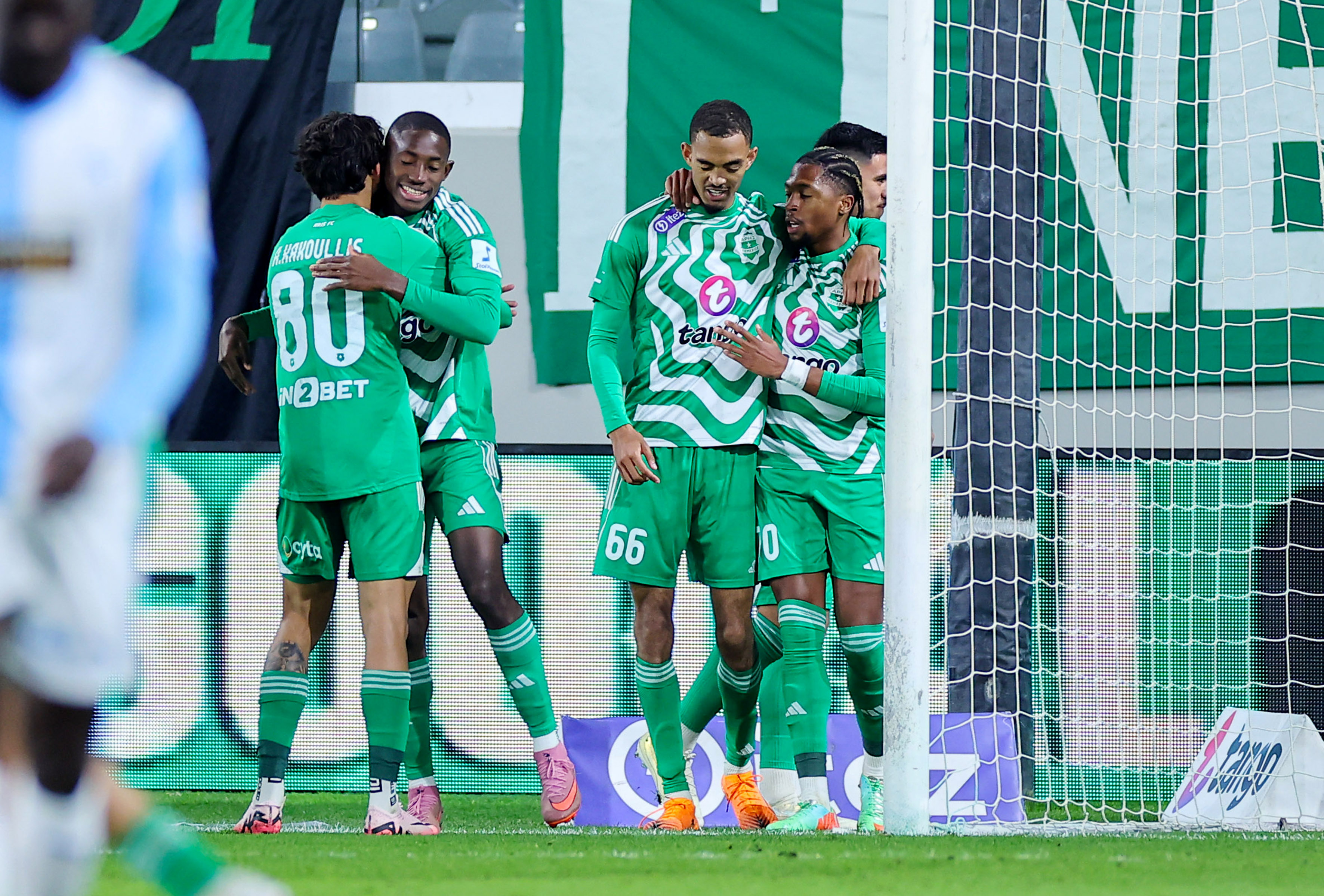 ΑΡΗΣ: Από το ταβάνι... σχεδόν στον πάτο