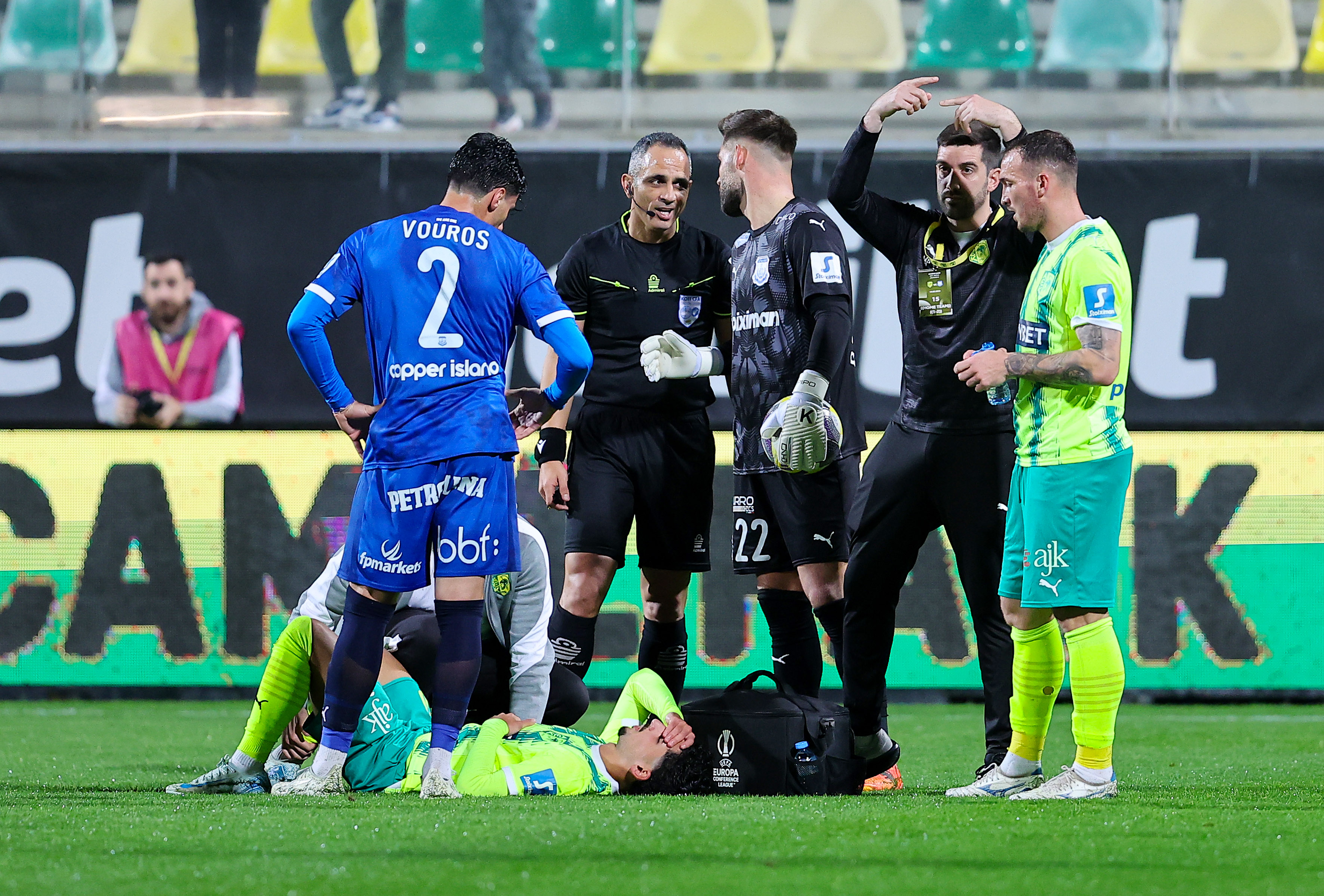 Σοκ με Αμίν Γιουσέφ στην ΑΕΚ: Αποχώρησε με φορείο!