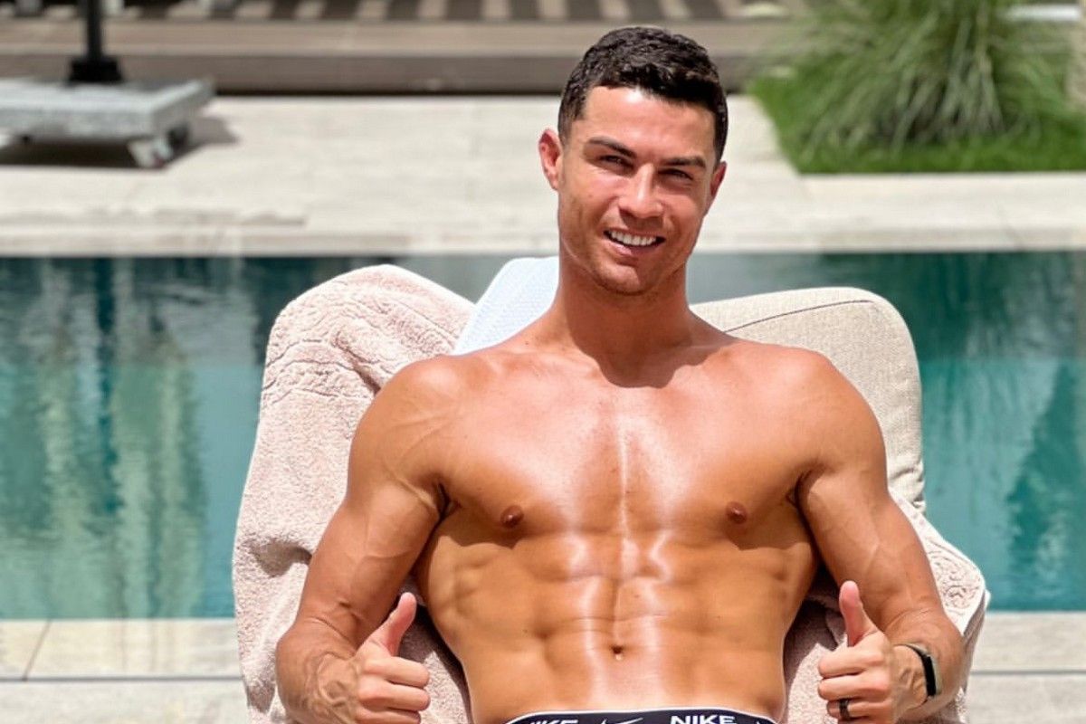 Ο Ρονάλντο πόζαρε με μαγιό μπροστά στην πισίνα του και προκάλεσε χαμό στο Instagram