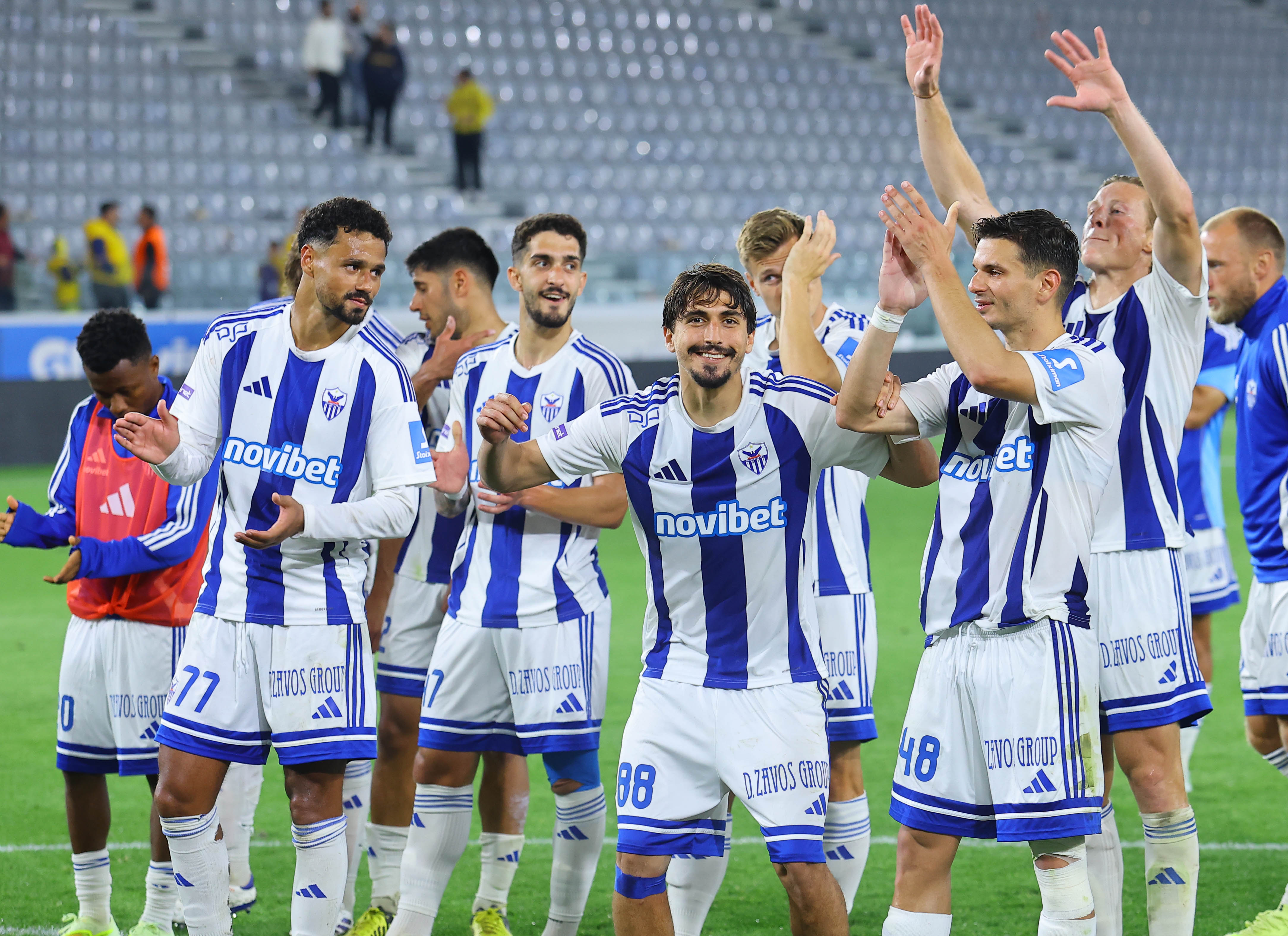 Στιγμές χαράς και περηφάνειας - Το ανορθωσιάτικο σκηνικό (ΒΙΝΤΕΟ)