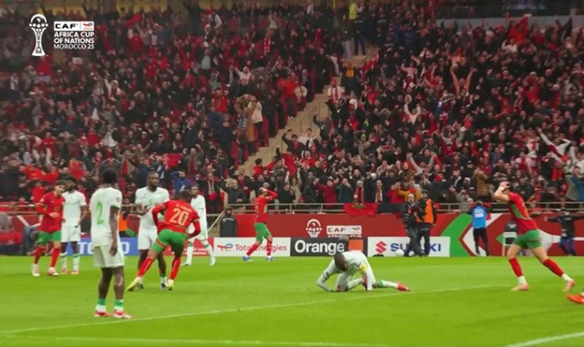 Τραβούσαν τα μαλλιά τους οι συμπαίκτες του: Η γκολάρα του Ελ Κααμπί από όλες τις λήψεις! (ΒΙΝΤΕΟ)