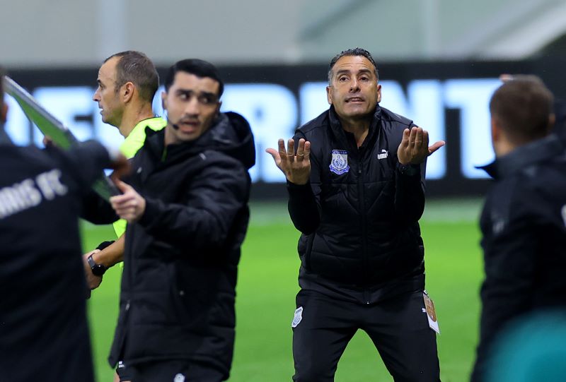 Σπάζει το κεφάλι του… | Thema Sports Αθλητικές Ειδήσεις