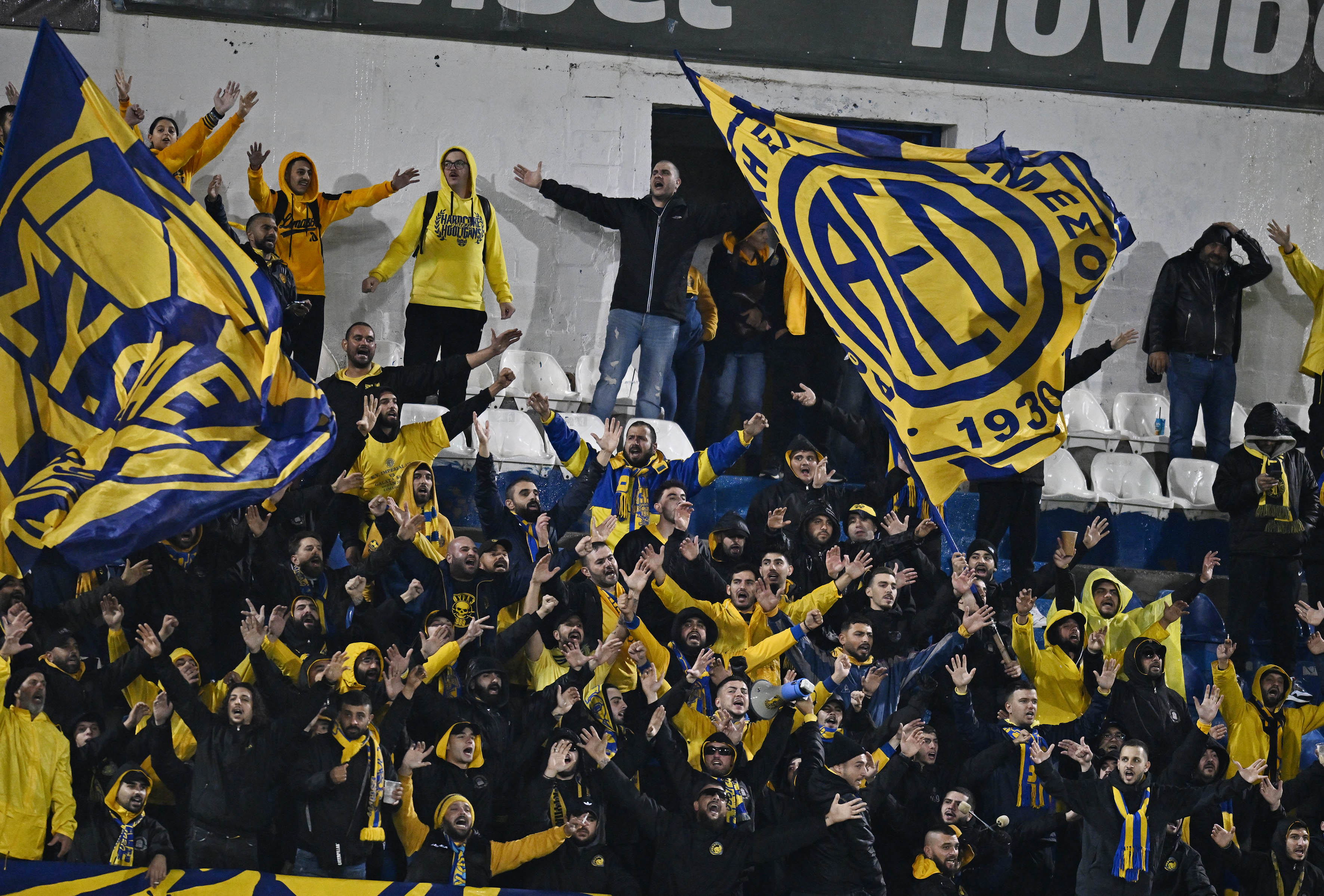 ΘΥΡΑ 3: «Δεν υπάρχουν πισωγυρίσματα και ερχόμαστε με φόρα»