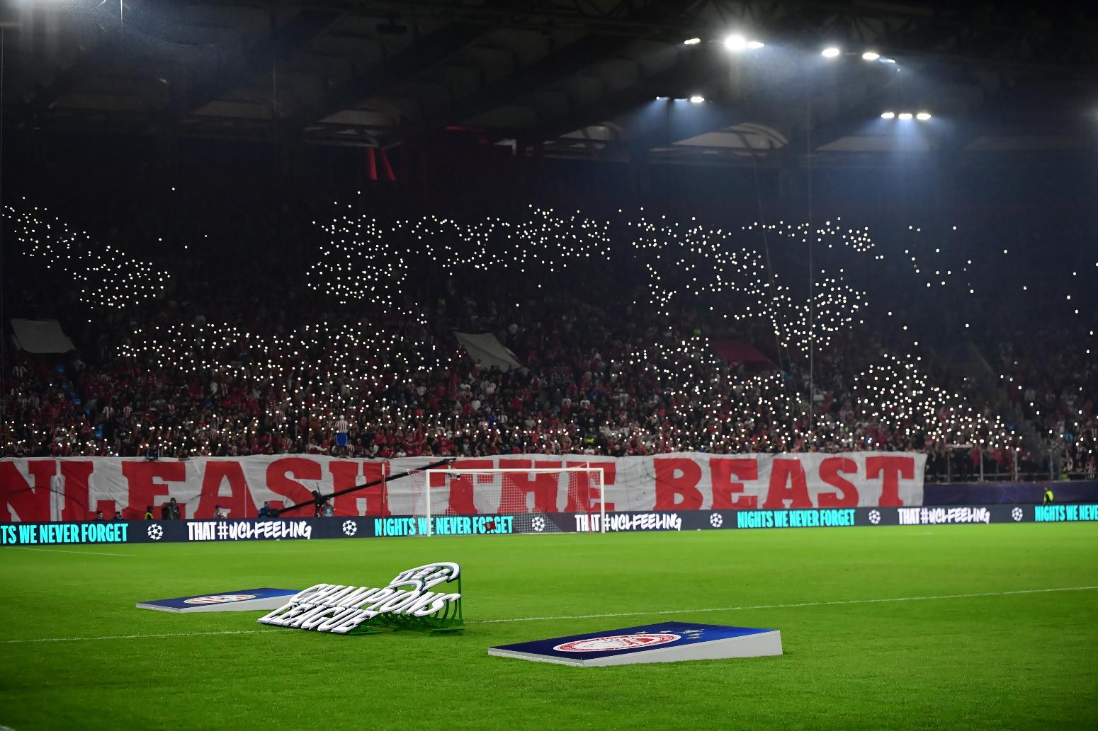 Κορεό με λιοντάρι και «Unleash the beast» από τους φιλάθλους του Ολυμπιακού (ΦΩΤΟΓΡΑΦΙΕΣ)