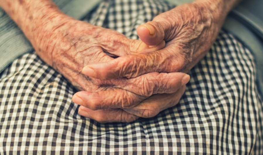 Το γενετικό «κλειδί» της μακροζωίας: Τι αποκάλυψε το DNA γυναίκας που έζησε 117 χρόνια