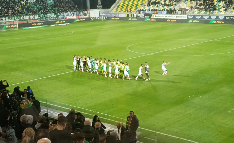 Ξεκίνησε το ντέρμπι με αρκετά λεπτά καθυστέρηση - Αποθεώθηκαν οι παίκτες των δύο ομάδων (ΦΩΤΟΓΡΑΦΙΕΣ)