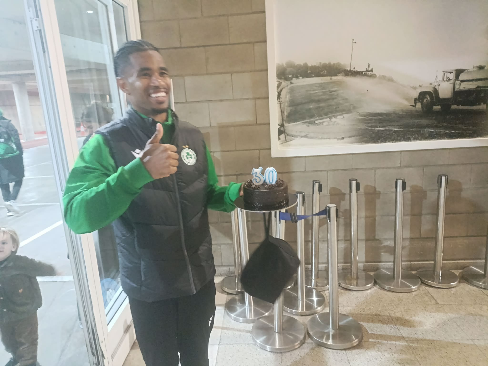 Δυνατό ΣΚΗΝΙΚΟ με Εβάντρο μετά το ματς: Είχε και... γλυκό! (ΦΩΤΟΓΡΑΦΙΑ)