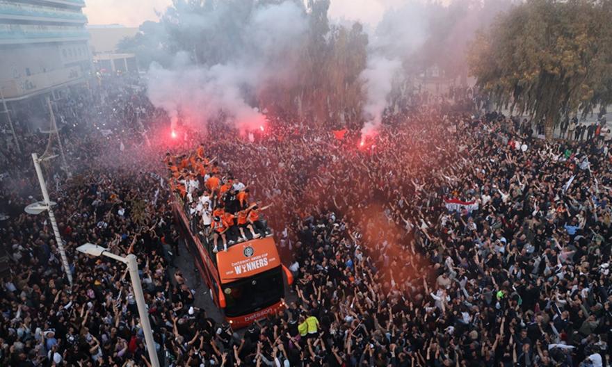 «Στη φιέστα υπήρχαν 30.000 άνθρωποι - Στο Ηράκλειο δεν σε αφήνουν να πληρώσεις για το οτιδήποτε»