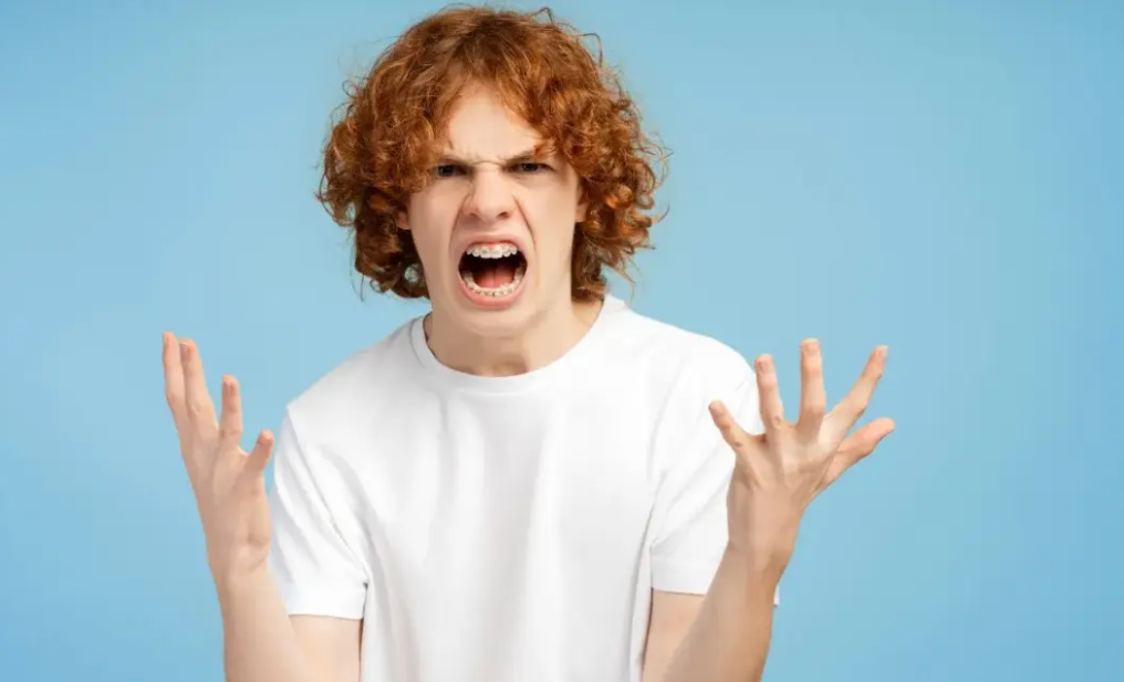 Γιατί γερνούν πιο γρήγορα οι επιθετικοί έφηβοι – Τι δείχνει νέα μελέτη για φλεγμονή, άμυνα και καρδιά