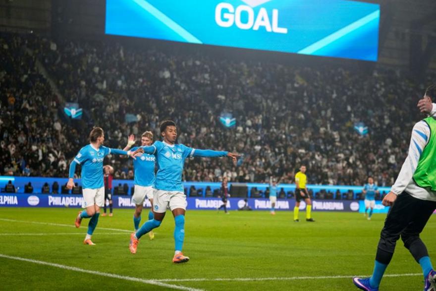 Με δύο ποιήματα ο Νέρες υπέγραψε τον πρώτο τίτλο της σεζόν και τον χάρισε στη Νάπολι