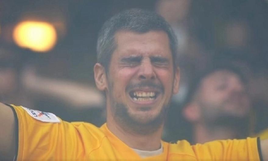 Ο οπαδός της ΑΕΚ που έγινε viral: «Μπλέξαμε… μην το δει η γυναίκα μου»!