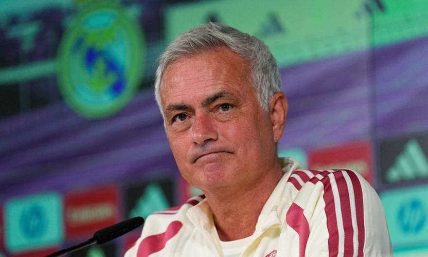 Μουρίνιο με νέες αιχμές για τη διαιτησία της LaLiga: «Κάτι μου μυρίζει περίεργα...»