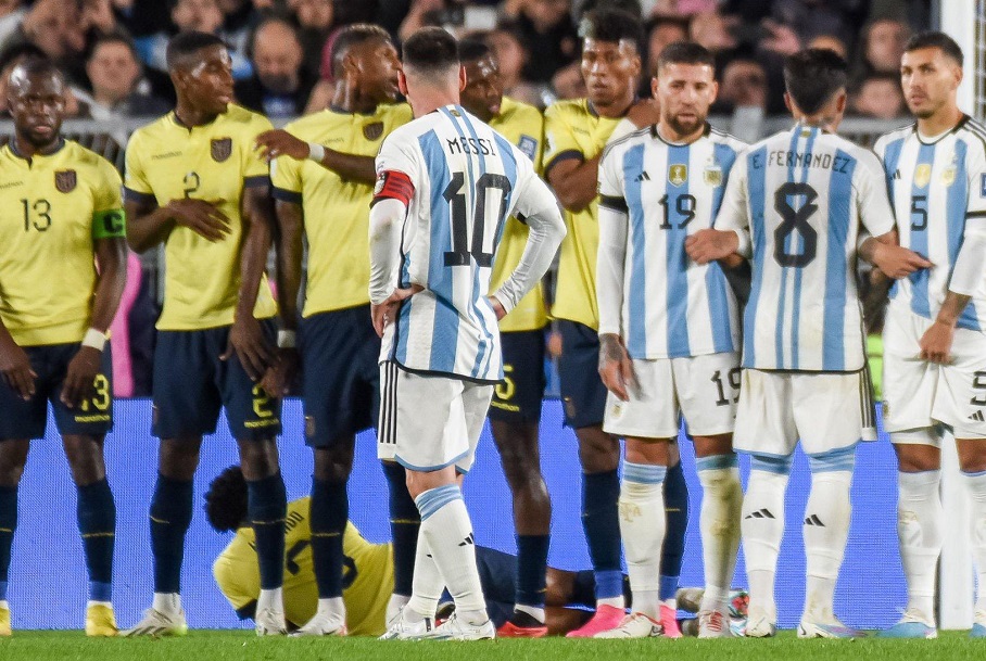 Ο πιο χαρούμενος από ποτέ, Λιονέλ Μέσι, «έπιασε» τον Μπέκαμ στα γκολ με φάουλ!