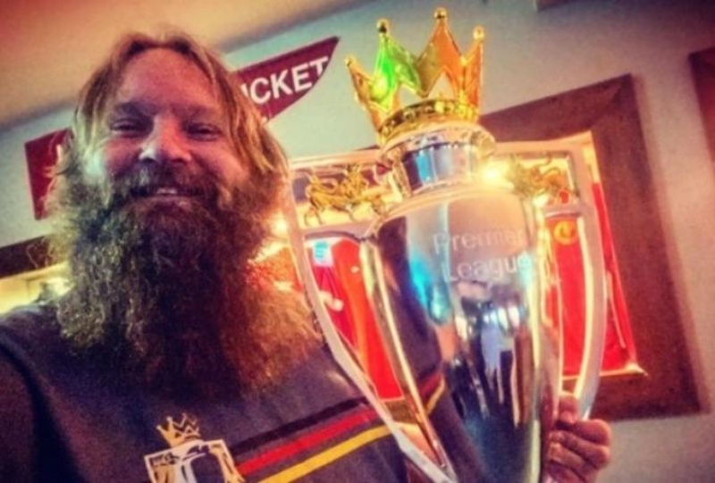 Ο τύπος είναι απίστευτος: Ο σούπερ φίλαθλος της Λίβερπουλ που έχει πάει σε... 1000 ΣΕΡΙ ματς!