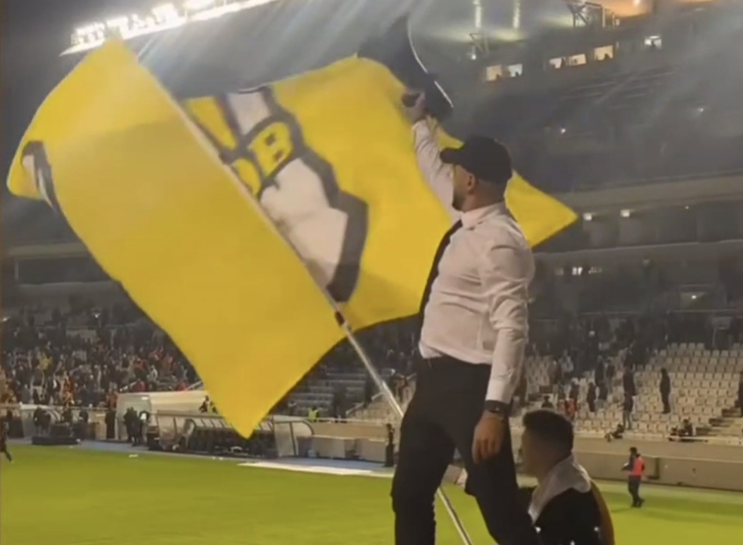 ΕΠΙΚΟ σκηνικό με τον πρόεδρο της KRASAVA – Πήρε τηλεβόα σε ρόλο οργανωτή (ΒΙΝΤΕΟ)