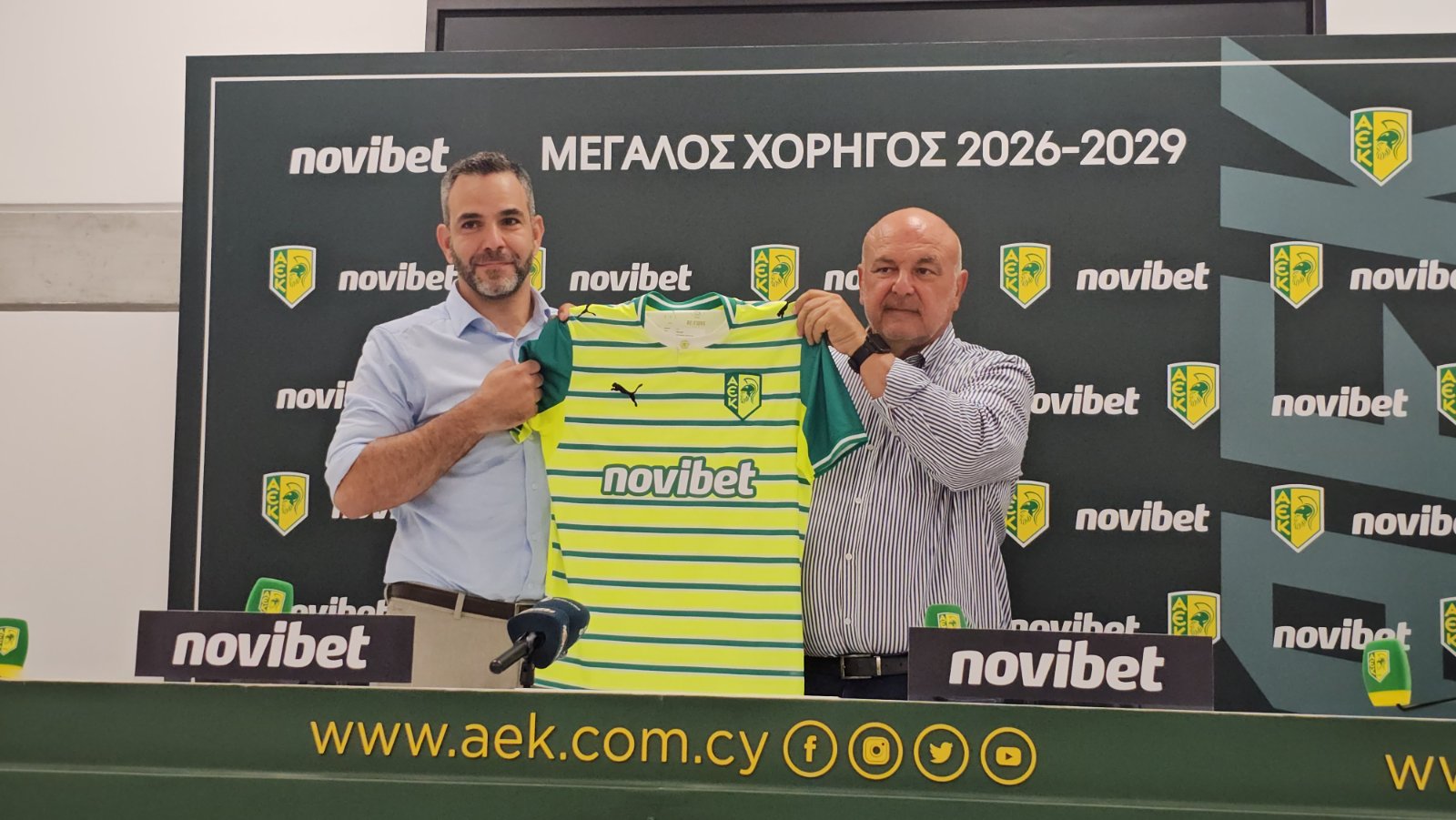 ΦΩΤΟΓΡΑΦΙΕΣ: Αυτές είναι οι ΝΕΕΣ εμφανίσεις της ΑΕΚ - Τις παρουσίασαν Καραπατάκης και... Novibet!