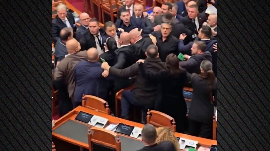 Η Βουλή μετατράπηκε σε... ρινγκ: Άγριο ΞΥΛΟ μεταξύ βουλευτών! (ΒΙΝΤΕΟ)