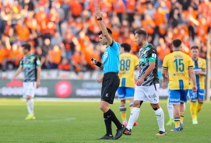 Σκόραρε η ΑΕΚ... ΑΚΥΡΟΝ από VAR