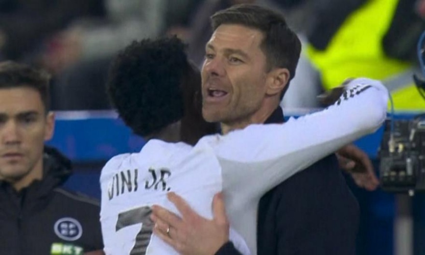 Αγκαλιά με… ΝΟΗΜΑ Βινίσιους με Αλόνσο και η γκρίνια για τη διαιτησία! (ΒΙΝΤΕΟ)