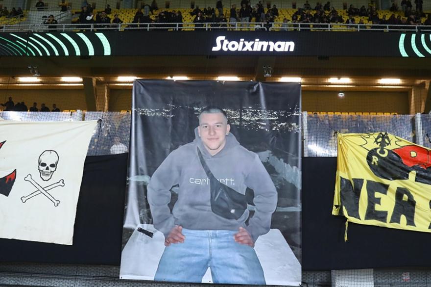 Οδύνη στην κηδεία του αδικοχαμένου Μάριου-«Θα είσαι για πάντα μαζί μας στη Νέα Φιλαδέλφεια» (ΦΩΤΟΓΡΑΦΙΕΣ)