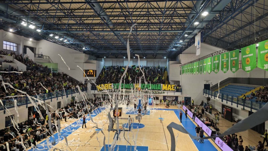 5ος Τελικός μπάσκετ: Φοβερή... old school υποδοχή από τους ΑΕΚτζήδες στο Κίτιον! (ΒΙΝΤΕΟ)