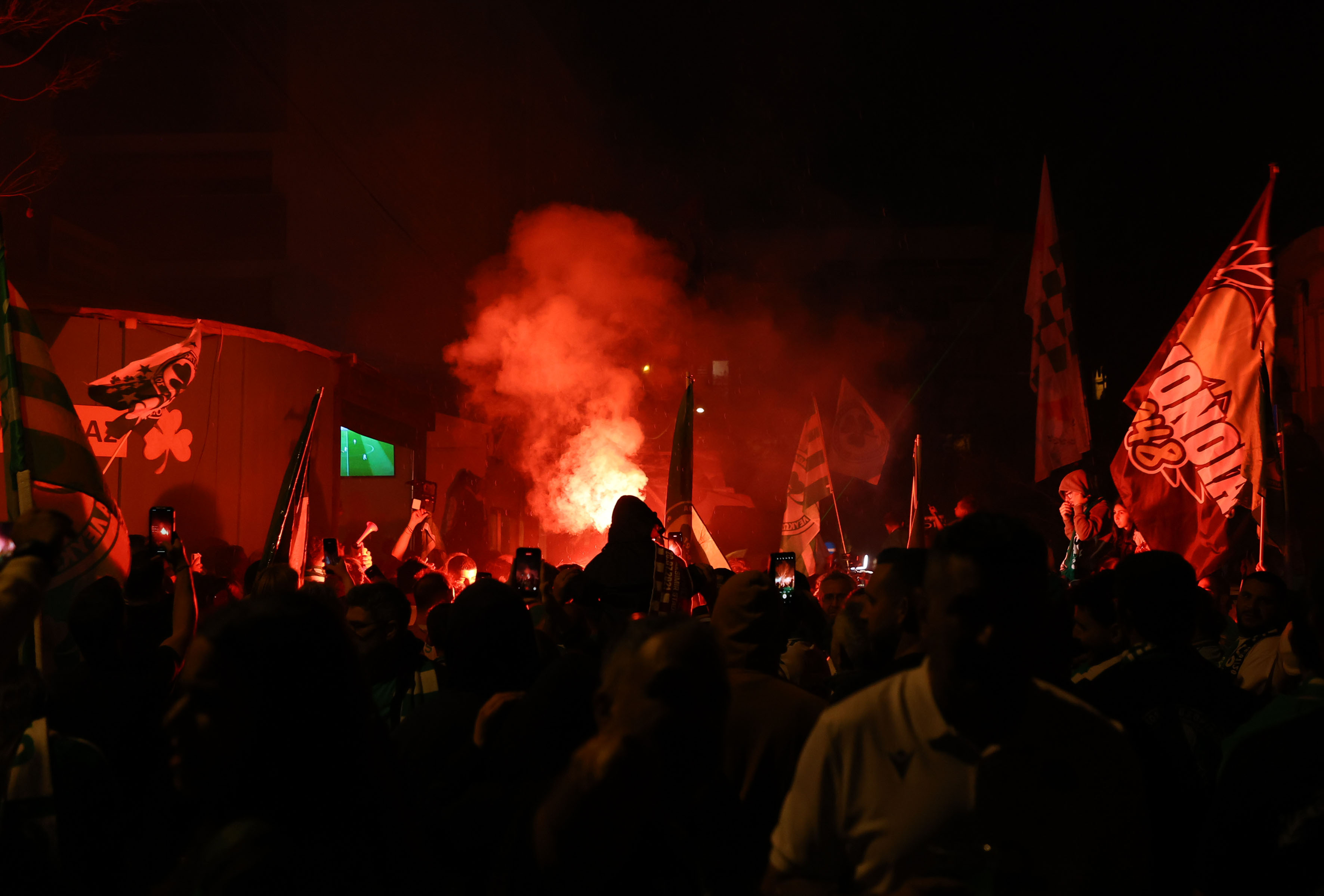 ΦΛΕΓΕΤΑΙ η Λευκωσία για τη Βασίλισσα του Λαού - ΦΩΤΟΓΡΑΦΙΕΣ & ΒΙΝΤΕΟ