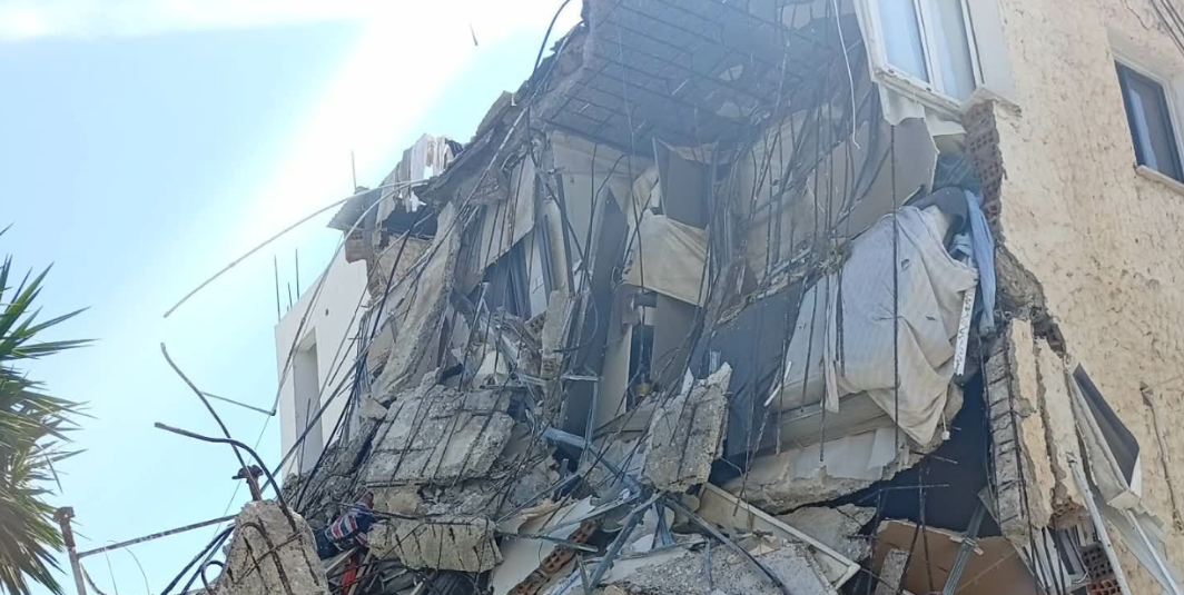 ΤΡΑΓΩΔΙΑ στη Γερμασόγεια: Ανασύρθηκε ένας νεκρός από τα συντρίμμια της πολυκατοικίας που κατέρρευσε 