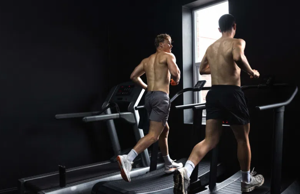 Cardio Πριν ή Μετά τα Βάρη; Οι Trainers Απαντούν στο Μεγάλο Fitness Δίλημμα