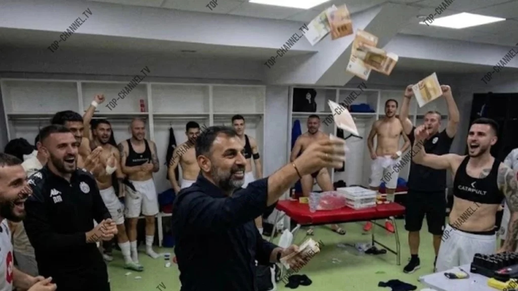 Μοίρασε μετρητά στα αποδυτήρια ο πρόεδρος της Ντίναμο Σίτι ενόψει Πάφου! (ΦΩΤΟΓΡΑΦΙΑ)