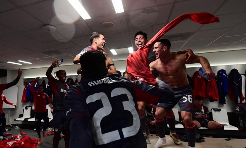 Ο Βαγγέλης Μαρινάκης συνεχάρη άπαντες για την πρόκριση μέσω τηλεφωνήματος στ' αποδυτήρια!