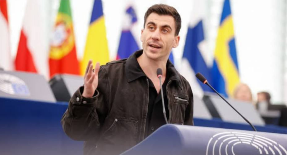 «Ασέβεια ακόμη και στους νεκρούς ήρωες» - Σάλος με την εμφάνιση του Φειδία στην εκδήλωση Ισαάκ–Σολωμού (ΦΩΤΟΓΡΑΦΙΕΣ)