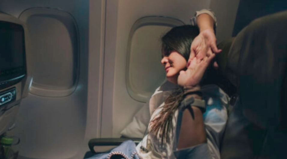 Οι καλύτερες διατάσεις μετά από πολύωρη πτήση: Τι προτείνει personal trainer