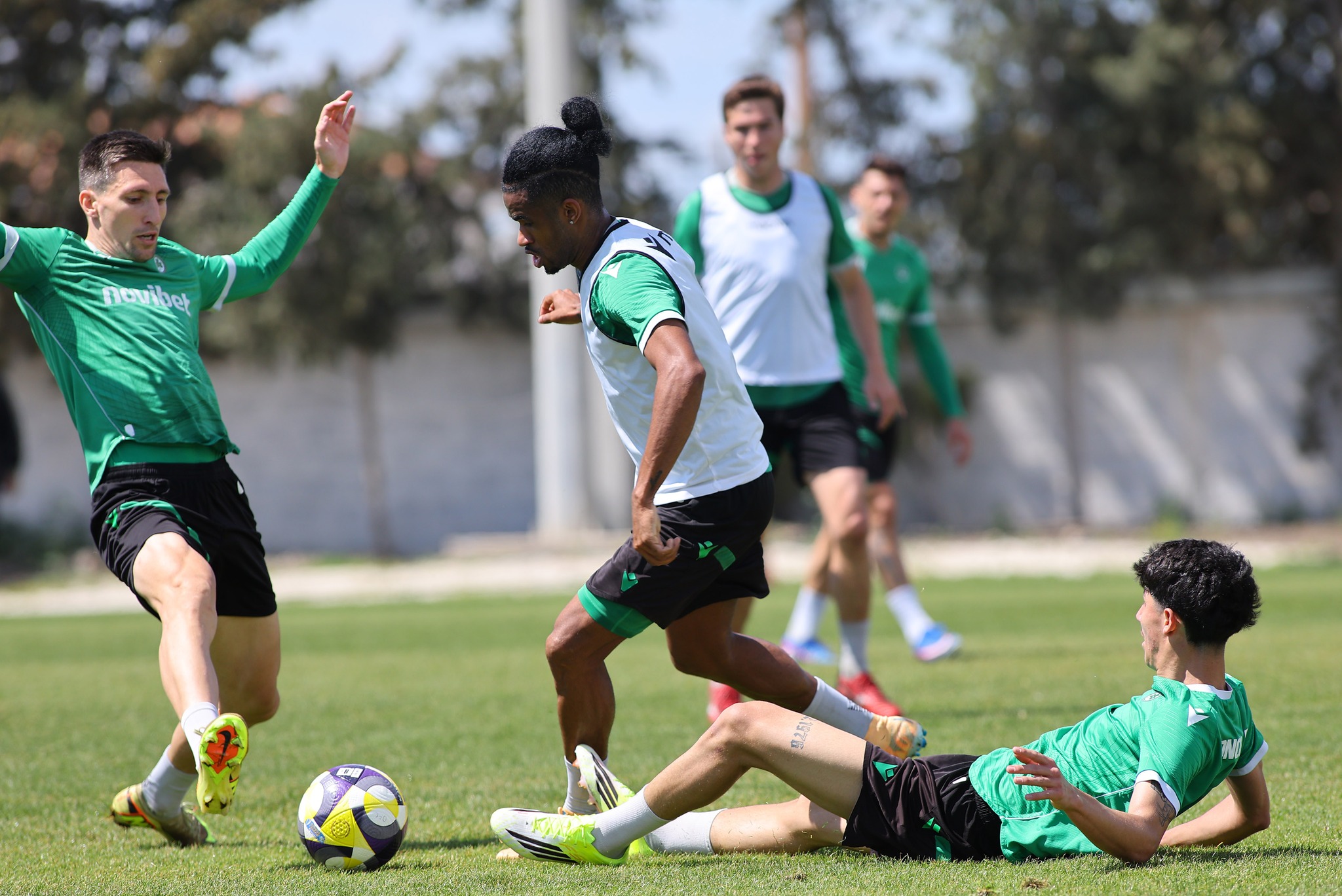OMONOIA: Δουλειά πριν το Πάσχα