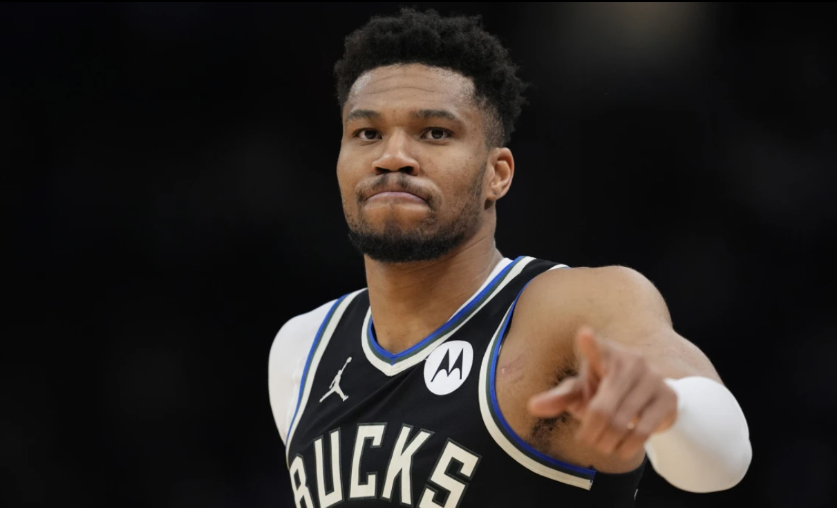 Το… ταμείο του Αντετοκούνμπο: Πόσα χρήματα έχει εισπράξει για τις 13 σεζόν του στο NBA