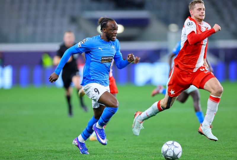 Αλλαγή σκηνικού με Μπασουαμινά… 