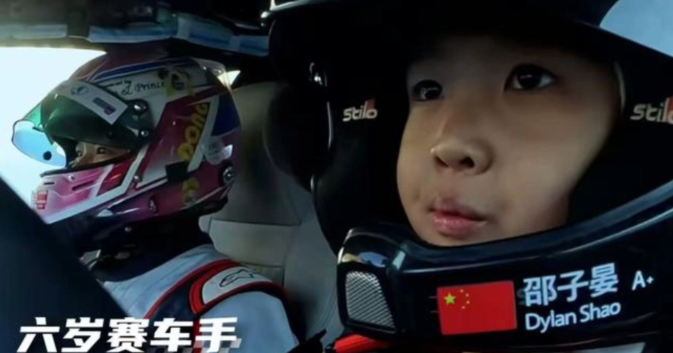 Το παιδί-θαύμα της Κίνας στο τιμόνι: 5χρονος τρέχει σε ράλι και καταρρίπτει κάθε ρεκόρ (ΒΙΝΤΕΟ)