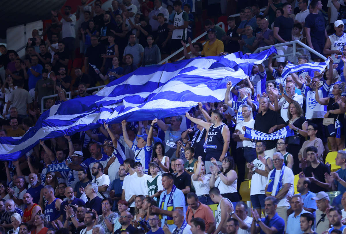 Βόσνιοι οπαδοί επιχείρησαν να κλέψουν ελληνική σημαία