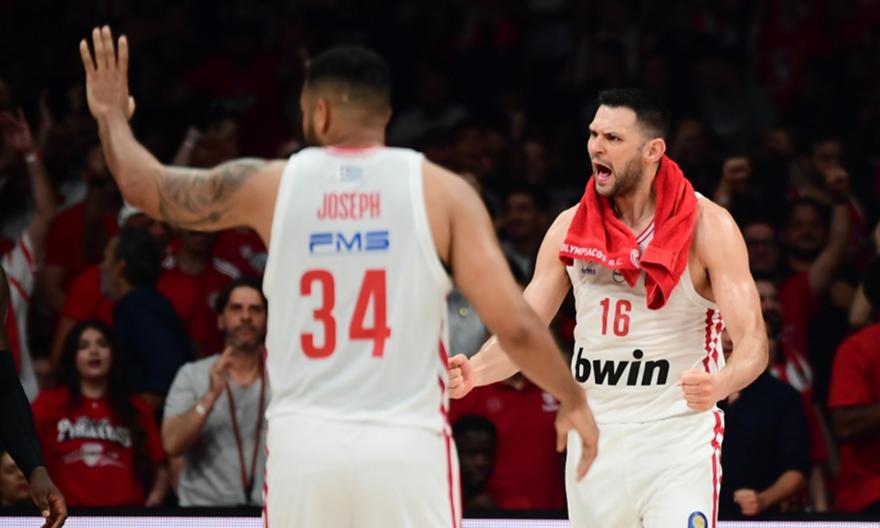 Ο ορισμός του... Bartzokas ball: Γύρισε αστραπιαία την μπάλα για το τρίποντο του Πίτερς ο Ολυμπιακός!