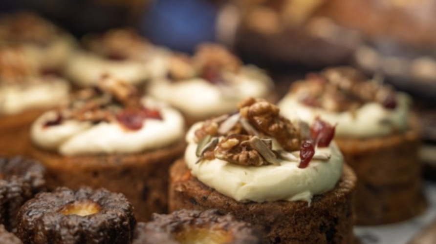 Εορτολόγιο: Ποια γνωστά ονόματα γιορτάζουν σήμερα Σάββατο 28 Φεβρουαρίου