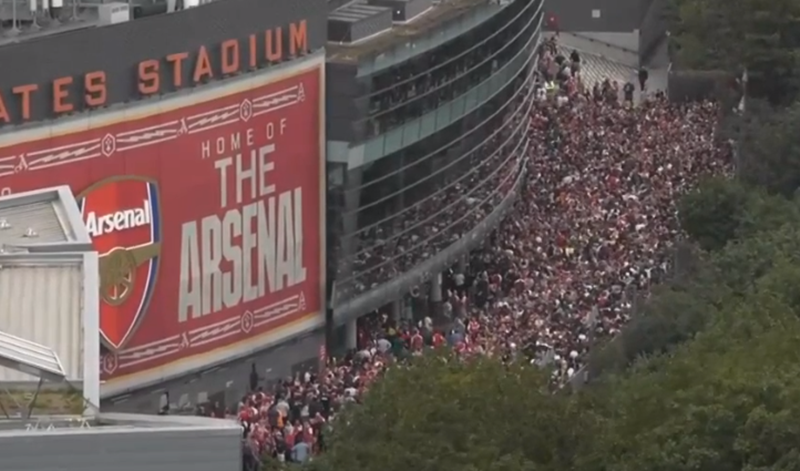 Μισή ώρα καθυστέρηση στο Άρσεναλ - Νότιγχαμ Φόρεστ λόγω προβλημάτων στις θύρες (BINTEO)