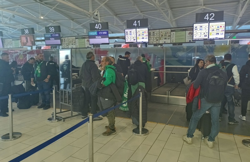 Από νωρίς στο αεροδρόμιο οι πρώτοι Ομονοιάτες! (ΦΩΤΟΓΡΑΦΙΕΣ)