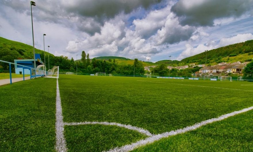 Απίστευτο: Ερασιτέχνης ποδοσφαιριστής ήταν στην κερκίδα ως θεατής, εισέβαλε στο γήπεδο και... γρονθοκόπησε παίκτες!