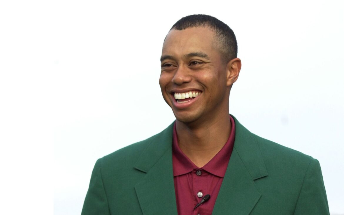 Τάιγκερ Γουντς: Πράσινο σακάκι σε σκοτεινό φόντο