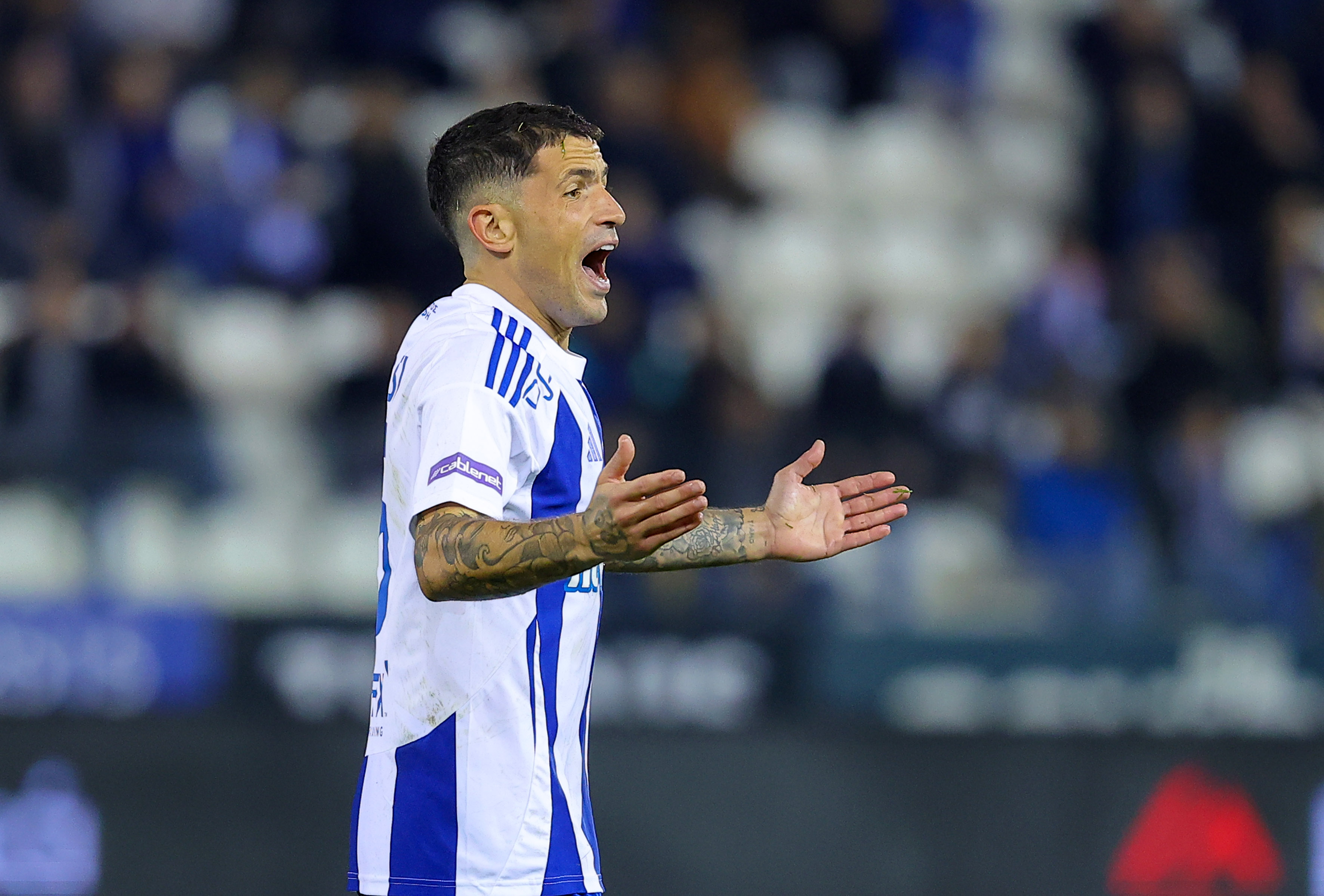 Ο Σένσι... τρελάθηκε - ΦΩΡΟΓΡΑΦΙΕΣ με τις κινήσεις του Ιταλού